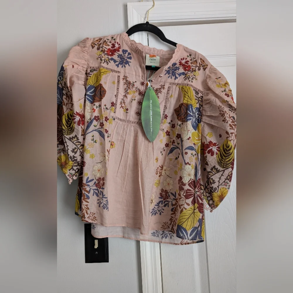 *NEW* FARM Rio Tan and Red Puff Sleeve Blouse with Embellished Pleats - Picture 3 of 5